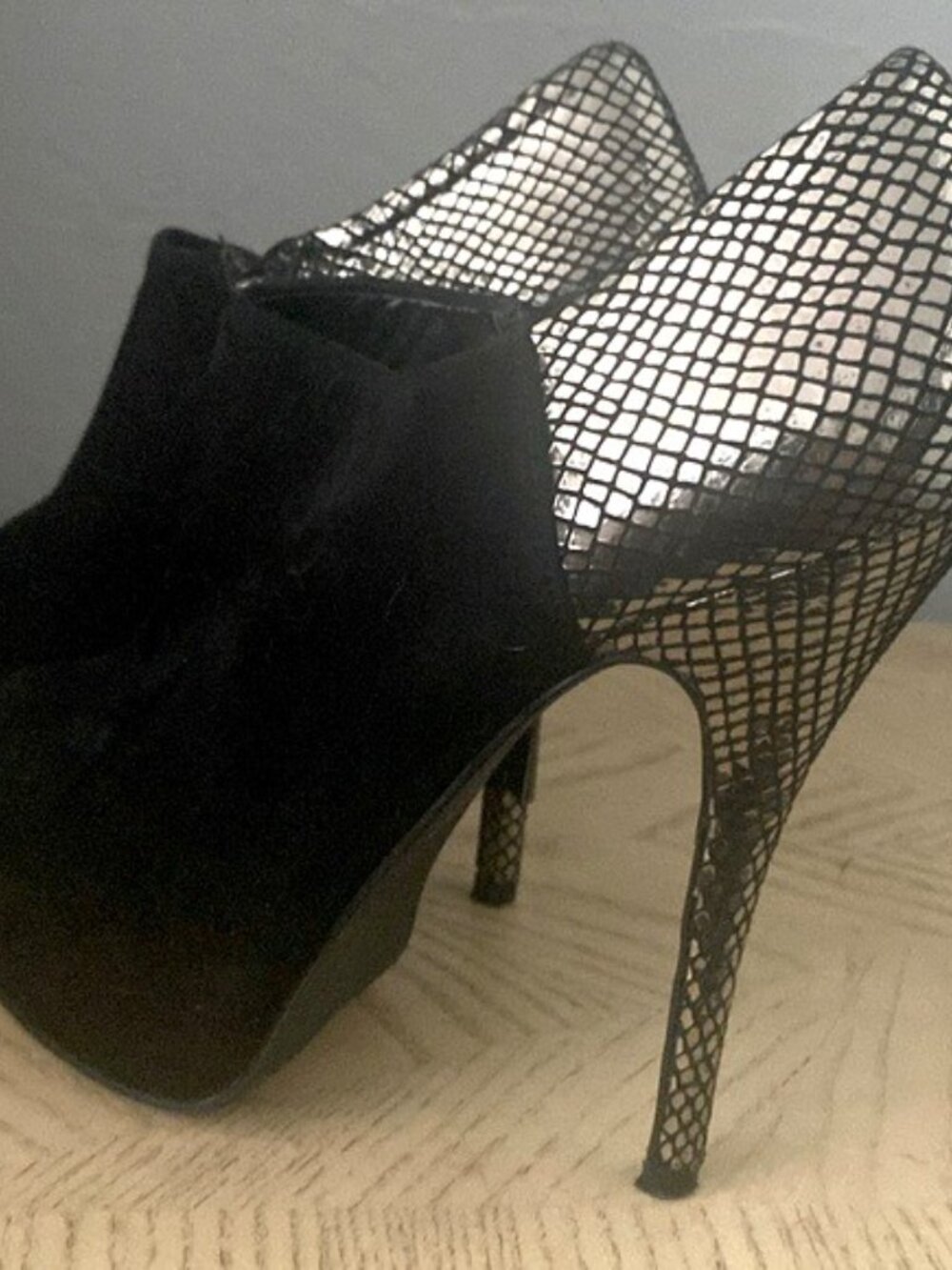 New Aldo Peep Toe Bootie Gunmetal Metallic Faux Snake High Heel Black Suede 39